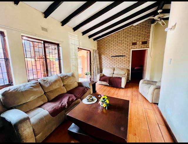 3 BEDROOM HOUSE FOR SALE IN NEW GERMANY CENTRAL